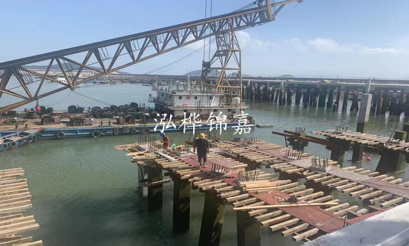 造成房屋地基下沉的原因是什么？如何利用打樁木處理地基下沉問題