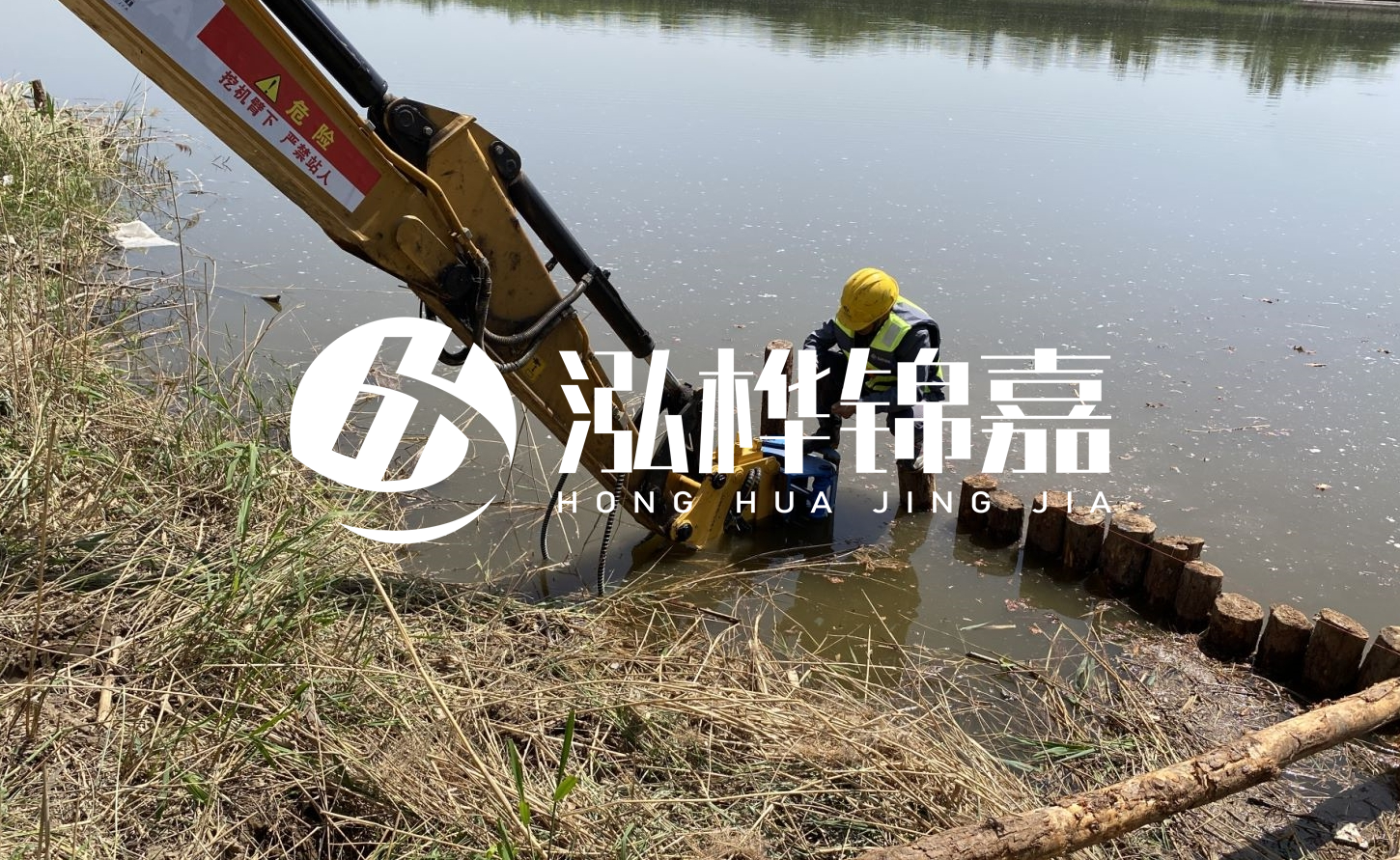 護(hù)坡樁選擇松木樁還是杉木？