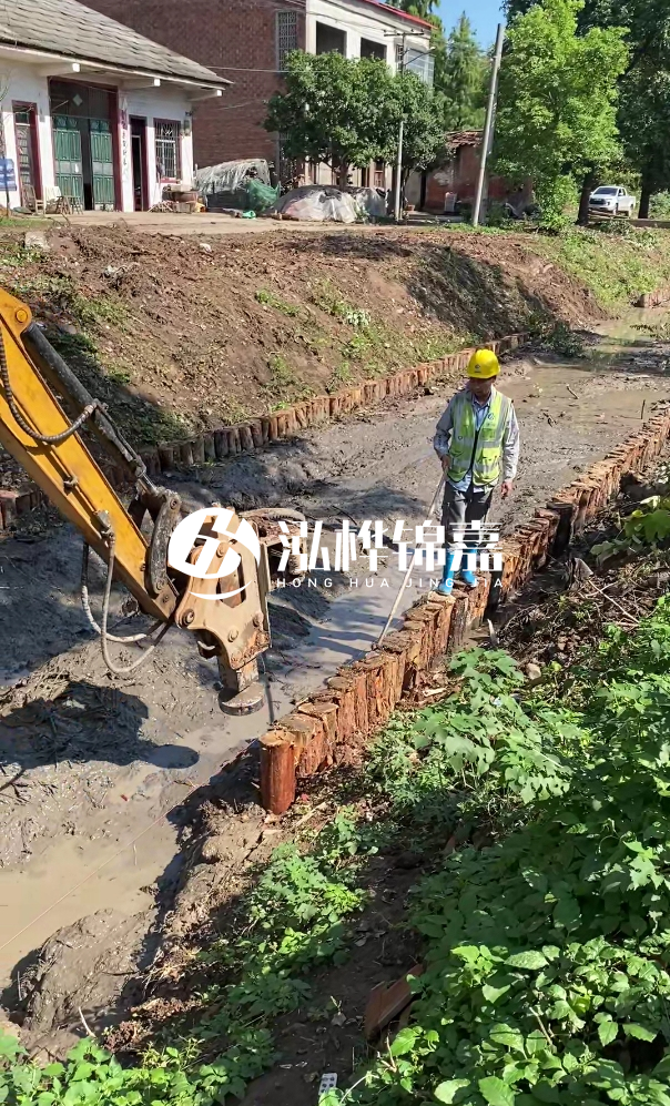 寧德河道清淤專業(yè)施工-挖掘機清理河底淤泥的深度如何控制？