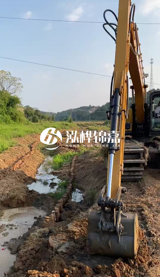 青島河道清淤專業(yè)施工-水挖機清淤適合哪些河道狀況？